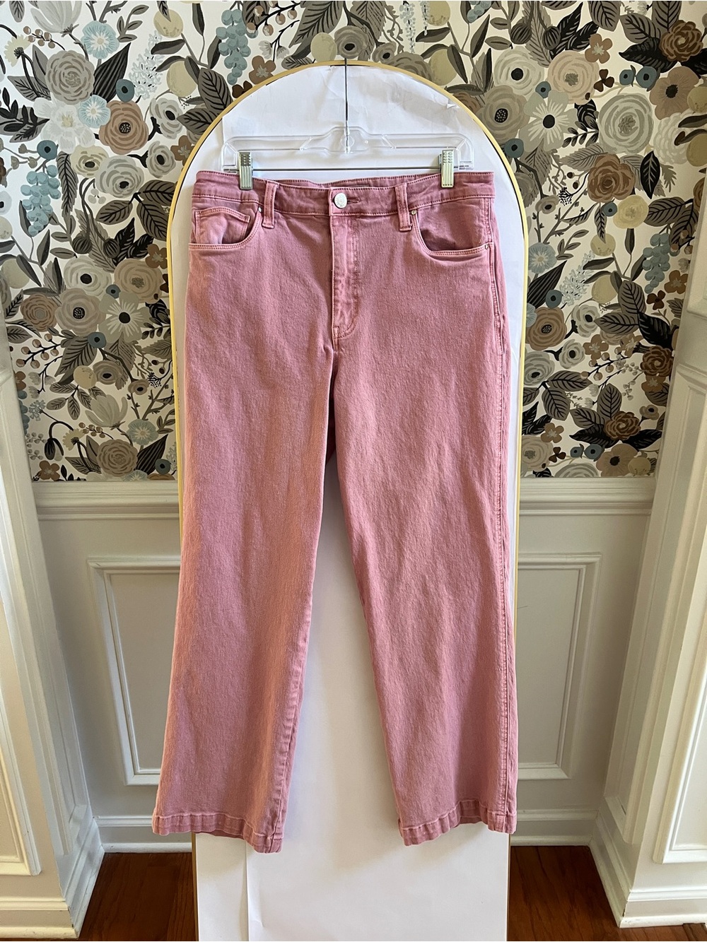 Straight Leg Women's Jeans in Dusty Pink